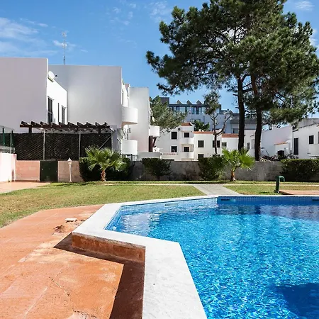 Parque Dos Reis Apartment *