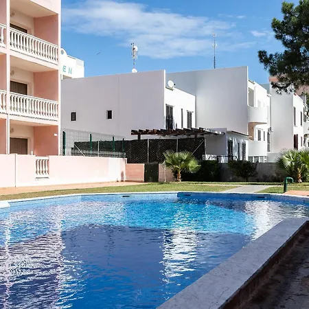 Parque Dos Reis Apartment *